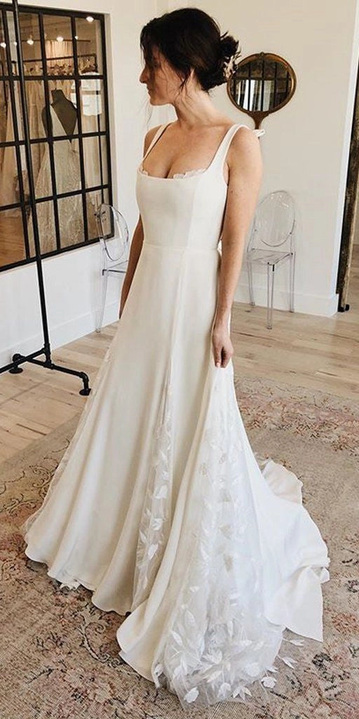 Square collar strap design, simple and slim fit, with exquisite three-dimensional flower decoration on one side of the skirt