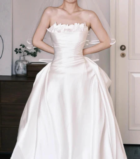 Stunning Strapless Long Ball Gowns Satin Floor-length Wedding Dress Simple Bridal Gown