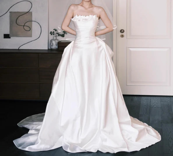 Stunning Strapless Long Ball Gowns Satin Floor-length Wedding Dress Simple Bridal Gown