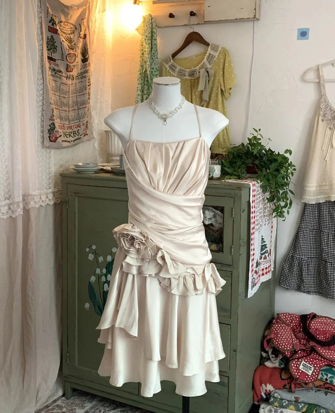 Sweet Cute Short Irregular Floral and Irregular Hem Chiffon Satin Homecoming Dress simple gentle atmospheric and unique desi Bring summer colors to enhance whiteness