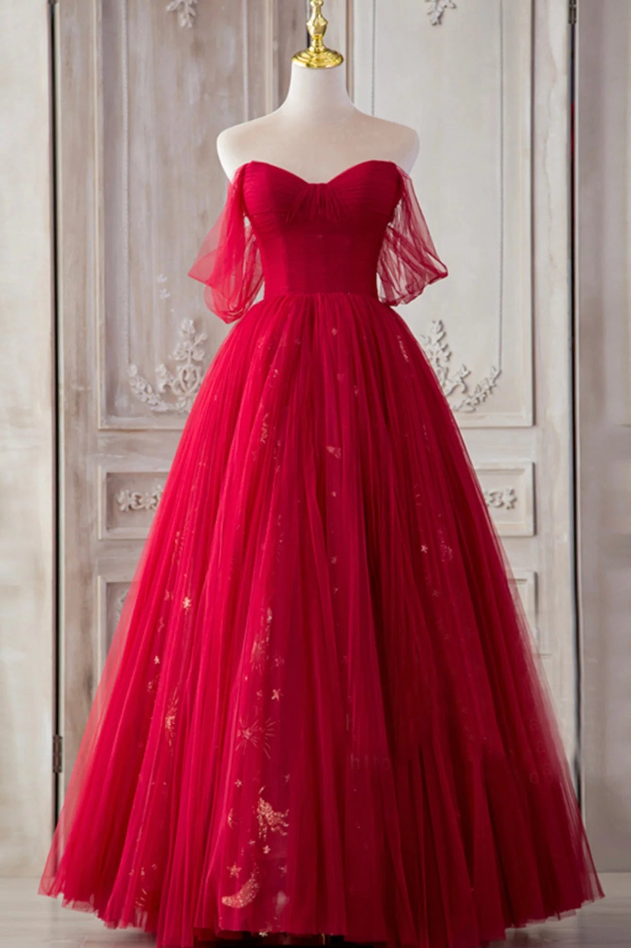 The Red Strapless Tulle Long A-Line Prom Dress simple gentle atmospheric and unique desi Bring summer colors to enhance whitenes