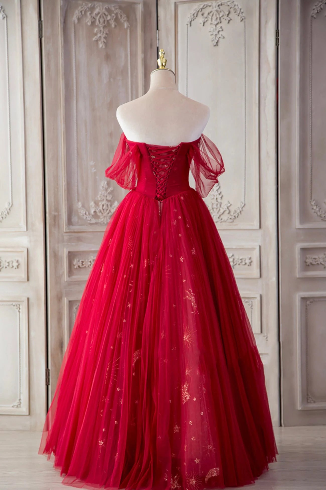 The Red Strapless Tulle Long A-Line Prom Dress simple gentle atmospheric and unique desi Bring summer colors to enhance whitenes