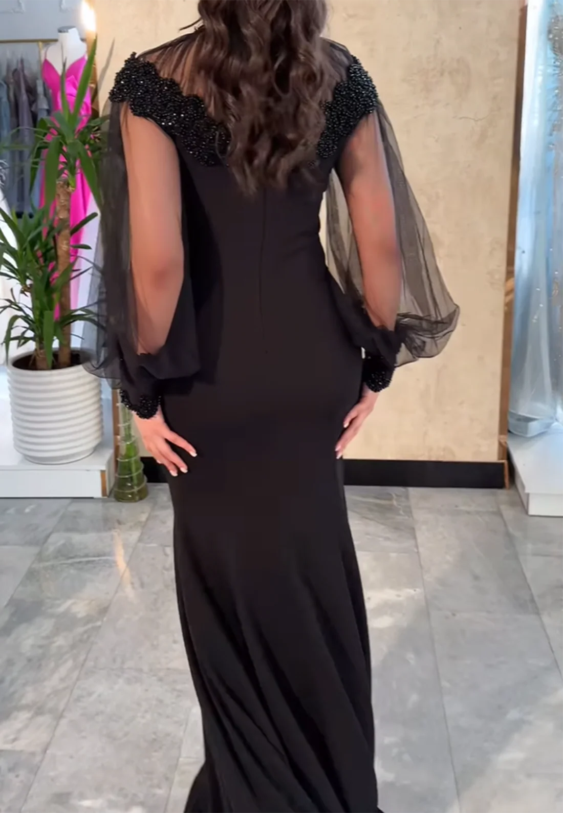 V-Neck Long Sleeves Appliques Mermaid Evening Dress simple gentle atmospheric and unique desi Bring summer colors to enhance whitenes