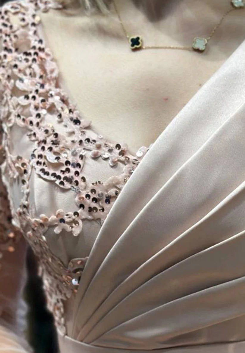 V-Neck Long Sleeves Appliques Pleated A-Line Mother of Bride Dress simple gentle atmospheric and unique desi Bring summer colors to enhance whiteness