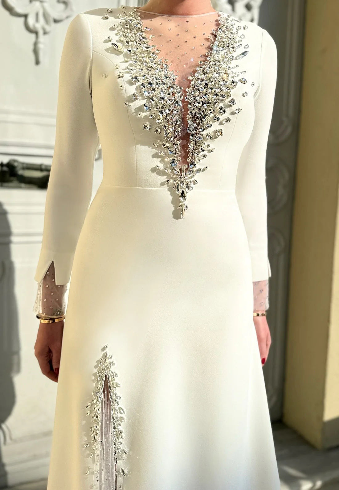 V-Neck Long Sleeves Beaded Side Slit Sleek Sheath Evening Dress simple gentle atmospheric and unique desi Bring summer colors to enhance whiteness