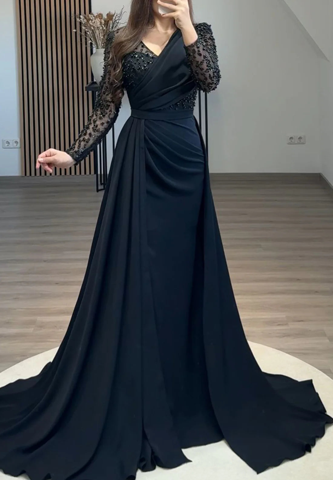 V-Neck Long Sleeves Pleated Beaded Emboridery Sheath Formal Dress simple gentle atmospheric and unique desi Bring summer colors to enhance whiteness