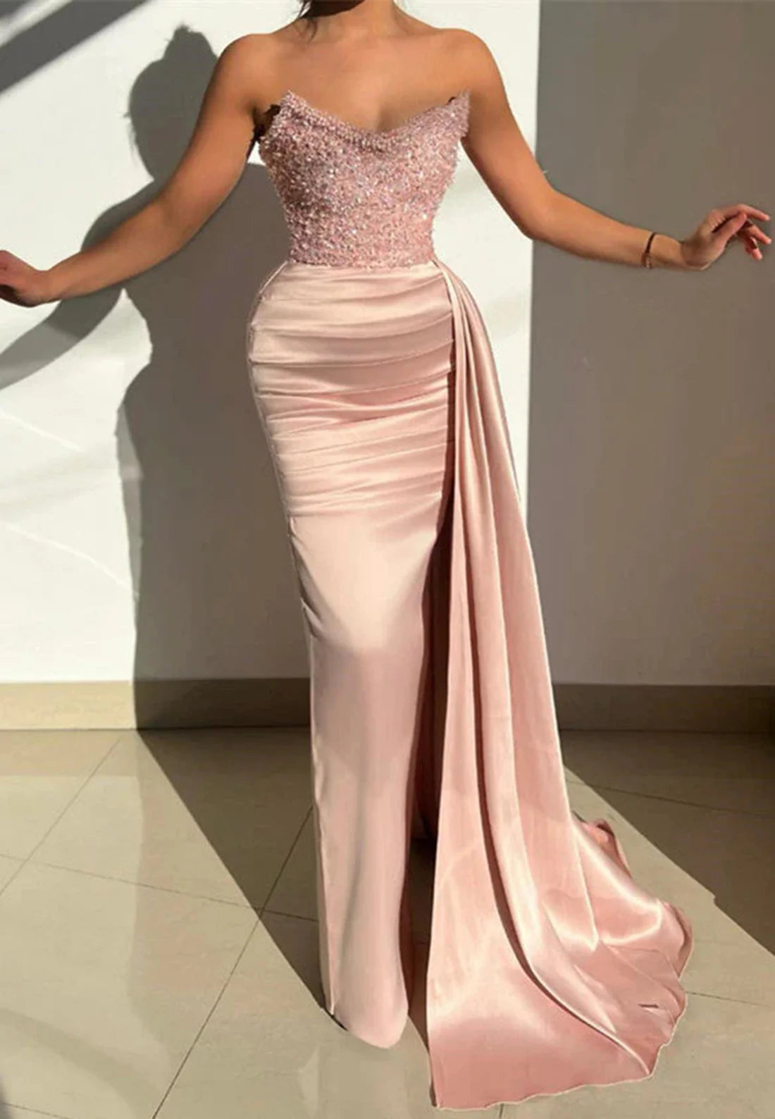 V-Neck Sleeveless Beaded Pleated Mermaid Prom Dress simple gentle atmospheric and unique desi Bring summer colors to enhance whiteness