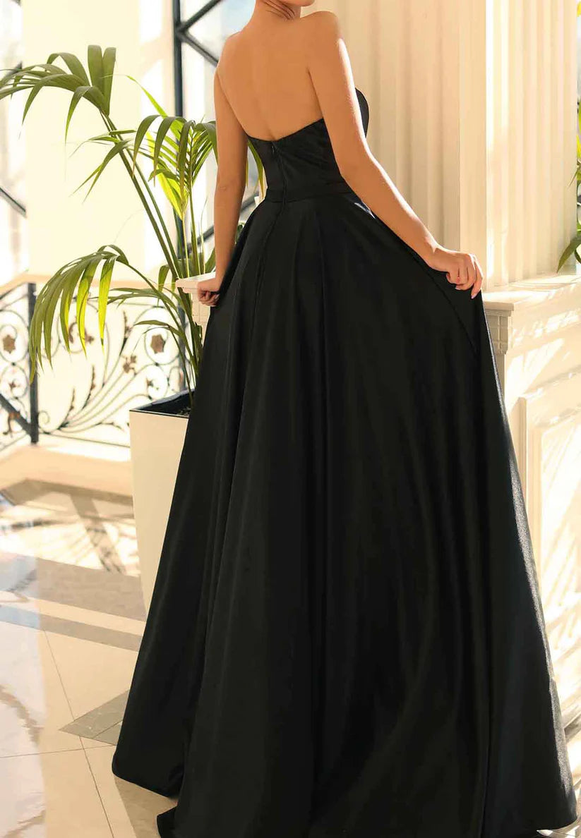 V-Neck Sleeveless Pleated A-Line Prom Dress simple gentle atmospheric and unique desi Bring summer colors to enhance whiteness