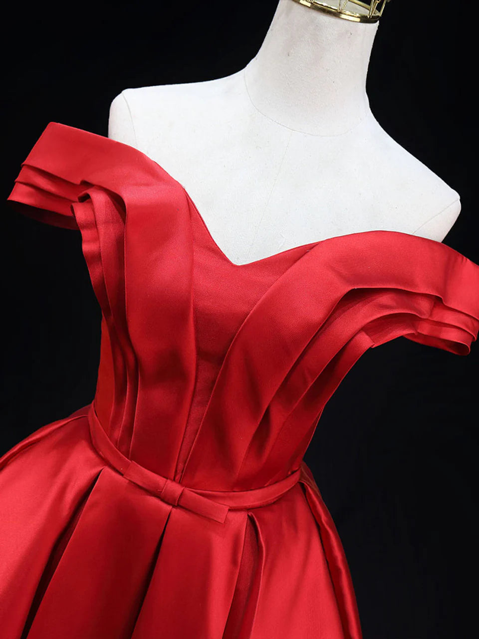 Vintage Burgundy Satin Off the Shoulder Pleats Short Graduation Homecoming Dress Birthday Outfits simple gentle atmospheric and unique desi Bring summer colors to enhance whiteness