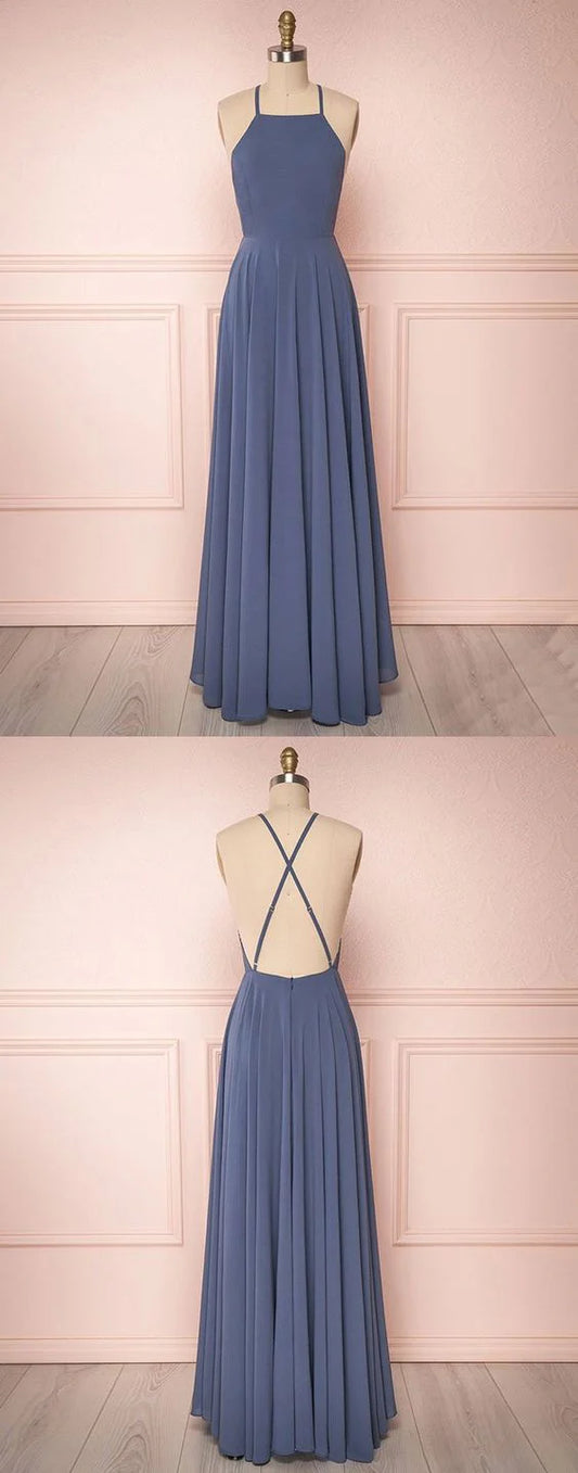 Wearing a light blue grey dress with a neck hanging design and a high waist and large skirt, suitable for occasions such as dinners and weddings