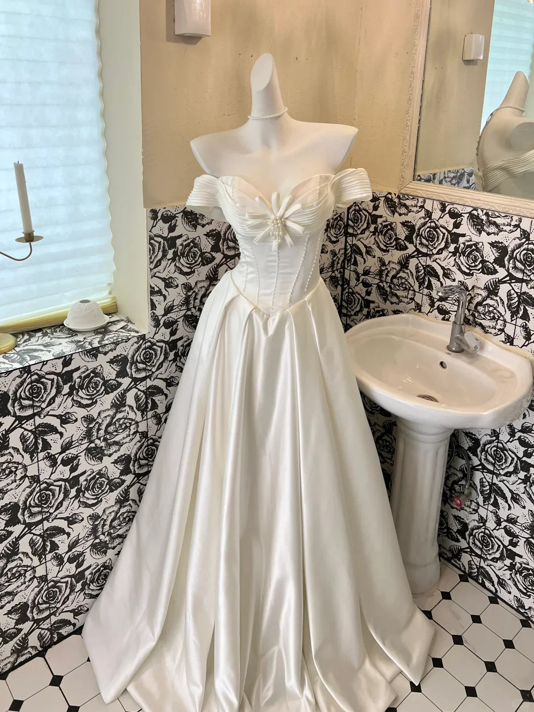 White Classy Ball Gown Off the Shoulder Pearl Satin Long Prom Dress Wedding Dress simple gentle atmospheric and unique desi Bring summer colors to enhance whiteness ﻿
