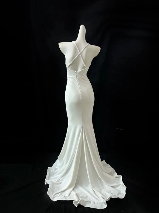 White romantic heart-shaped collar suspender fishtail dress, slim fit and trailing design, interpreting elegant temperament