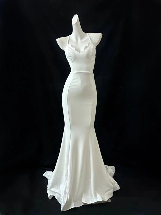 White romantic heart-shaped collar suspender fishtail dress, slim fit and trailing design, interpreting elegant temperament