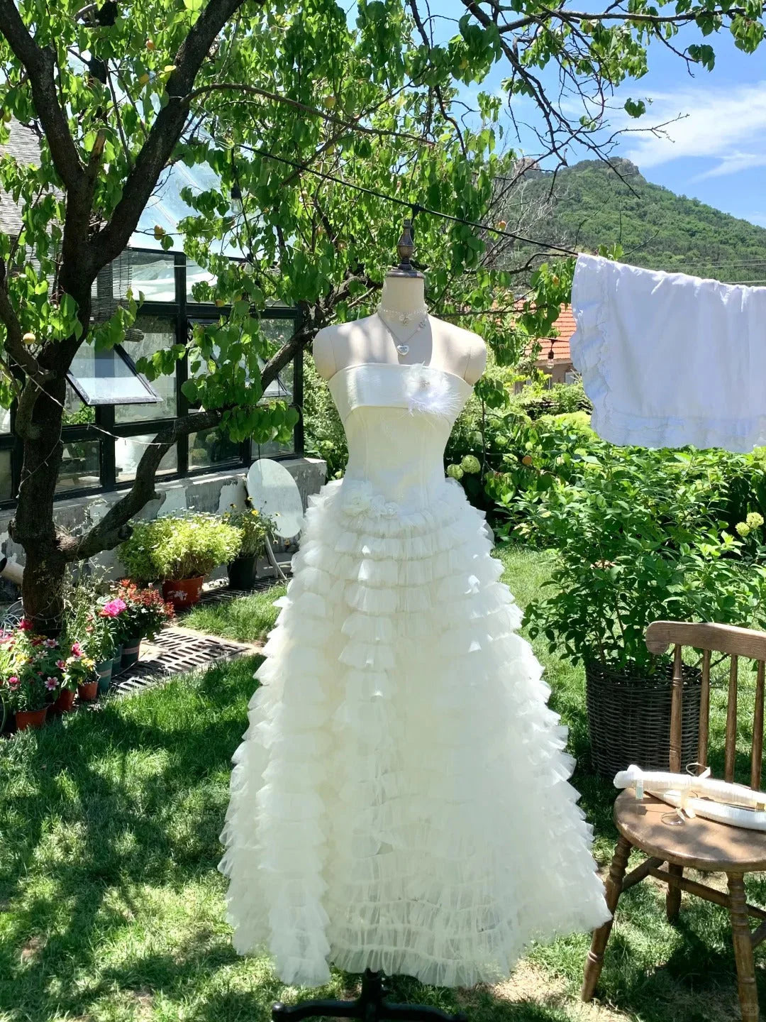 White sweet long chiffon ball gown homecoming dress birthday party dress simple gentle atmospheric and unique desi Bring summer colors to enhance whiteness