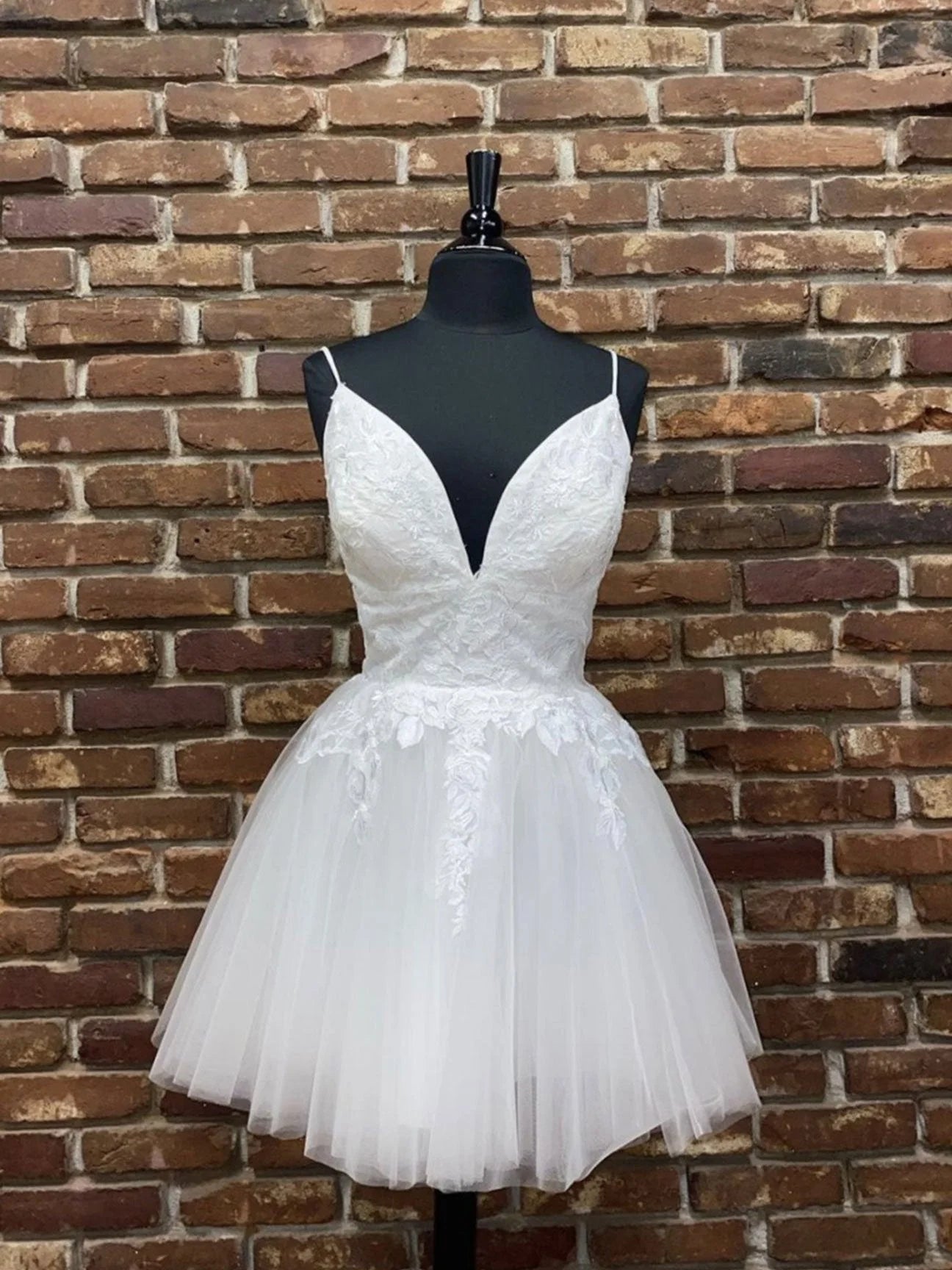 White v neck tulle lace short prom dress white homecoming dress simple gentle atmospheric and unique desi Bring summer colors to enhance whiteness
