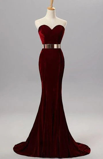 Wine red strapless long dress with heart-shaped strapless design suitable for dinners, red carpets, etc