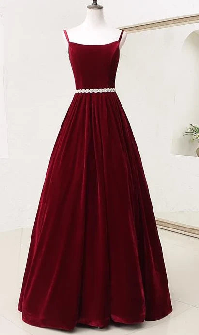 Wine red velvet dress, with a suspender square collar design and a high waist paired with a white rhinestone belt. The large skirt is suitable for dinners, dances, and more