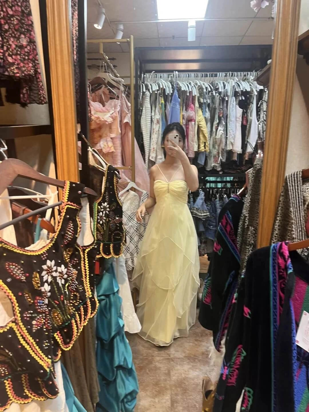 Yellow Chiffon Maxi Dress Strapless Ruffled Formal Dresses simple gentle atmospheric and unique desi Bring summer colors to enhance whiteness