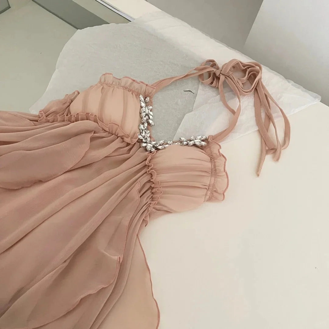 beautiful holiday dress French atmosphere high-end halter neck deep V backless dress simple gentle atmospheric and unique desi Bring summer colors to enhance whiteness