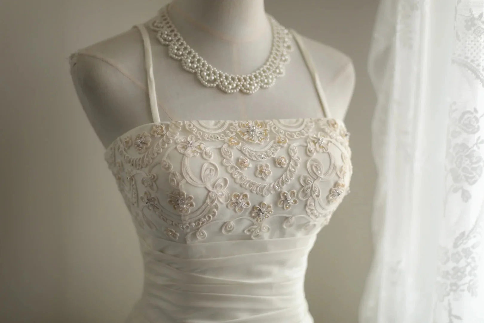 exquisite beading fashion short irregular pleated princess dress wedding dress simple gentle atmospheric and unique desi Bring summer colors to enhance whiteness ﻿