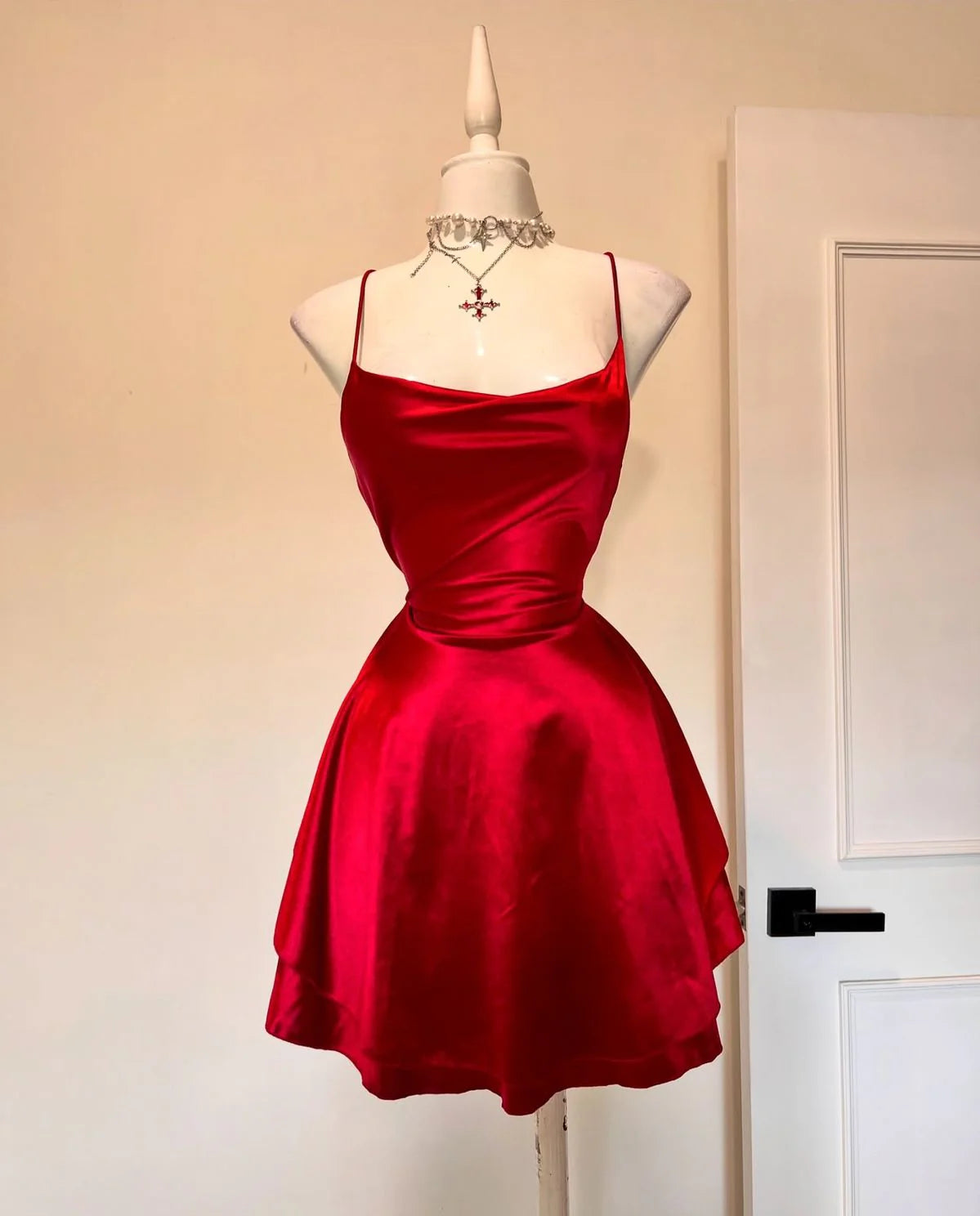 Simple Red Spaghetti Straps Satin A Line Short Cocktail Dress Homecoming Dress simple gentle atmospheric and unique desi Bring summer colors to enhance whiteness ﻿