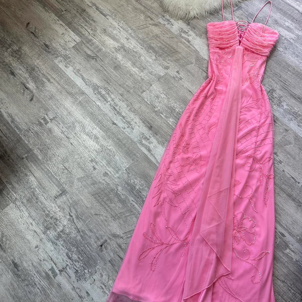 pink iridescent sequined flowy maxi dress vintage prom dress simple gentle atmospheric and unique desi Bring summer colors to enhance whiteness