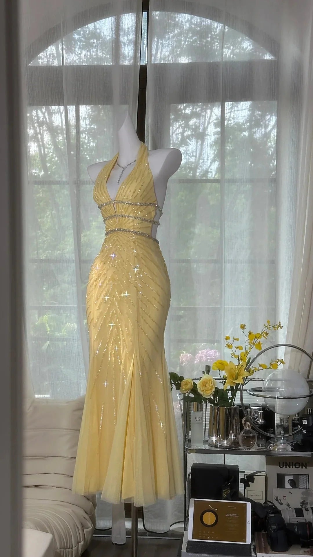 shiny beaded long chiffon ball gown evening dress simple gentle atmospheric and unique desi Bring summer colors to enhance whiteness
