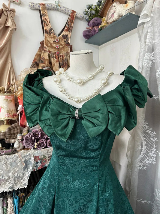 vintage fashion beautiful long prom dress evening gown simple gentle atmospheric and unique desi Bring summer colors to enhance whiteness